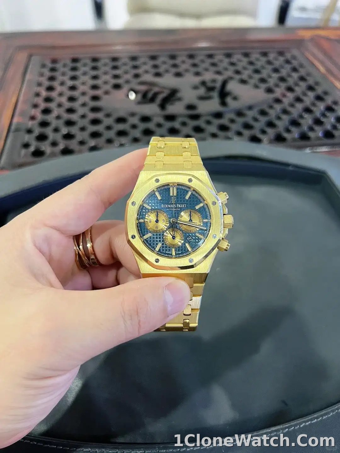 Audemars Piguet Royal Oak Offshore Selfwinding Chronograph Blue 26331BA.OO.1220BA.01 - detail