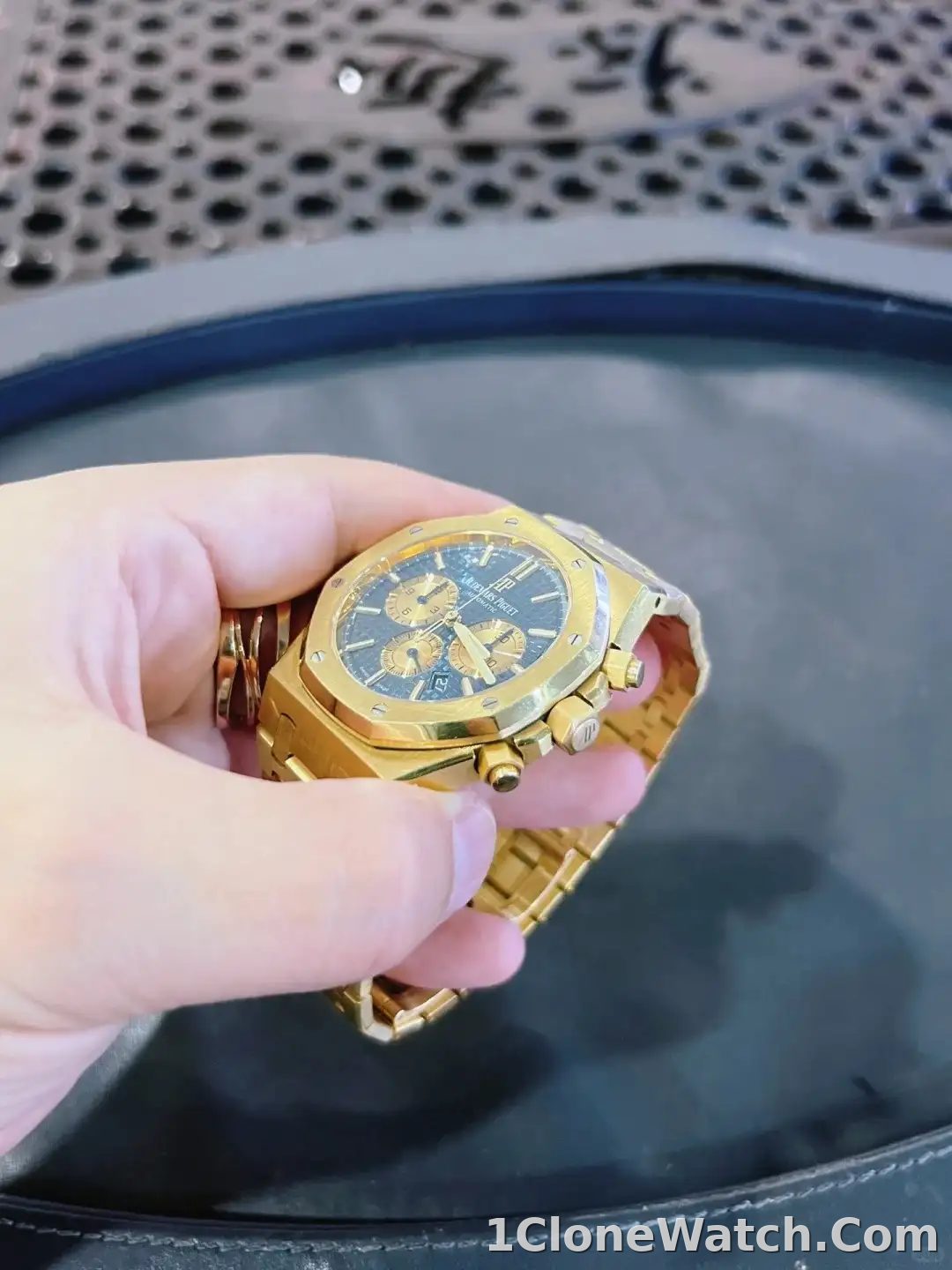 Audemars Piguet Royal Oak Offshore Selfwinding Chronograph Blue 26331BA.OO.1220BA.01 - detail