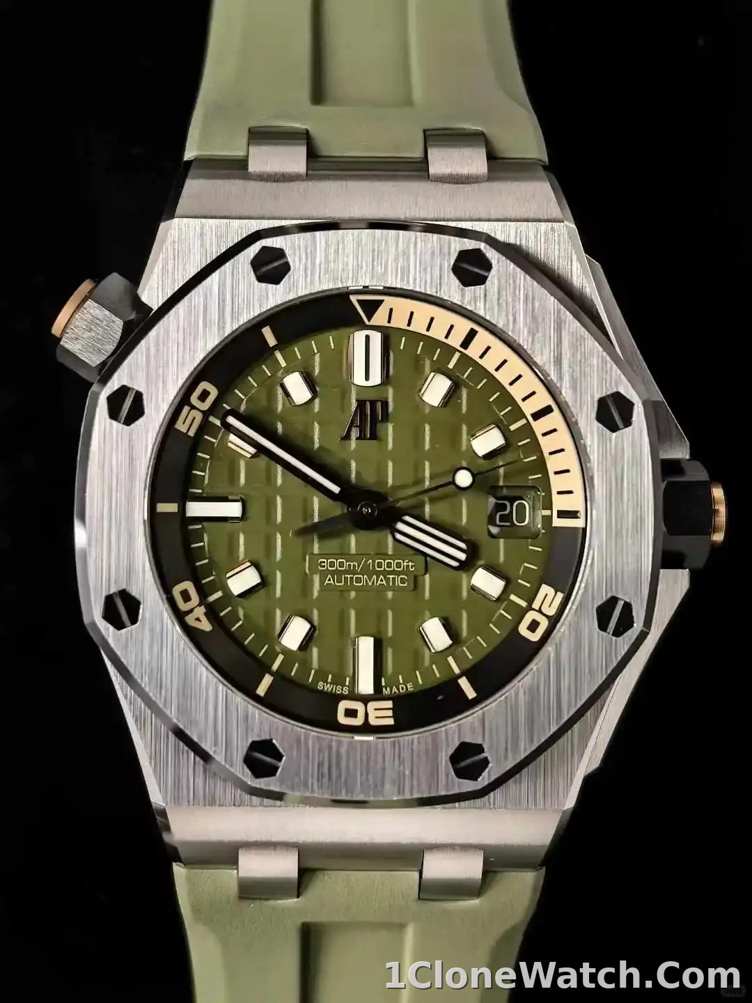 Audemars Piguet Royal Oak Offshore Diver Green 15710ST.OO.A052CA.01 - detail