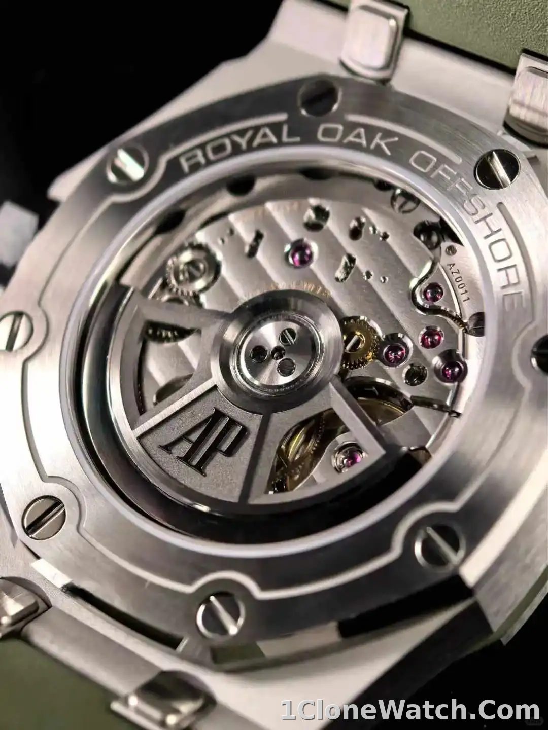 Audemars Piguet Royal Oak Offshore Diver Green 15710ST.OO.A052CA.01 - detail