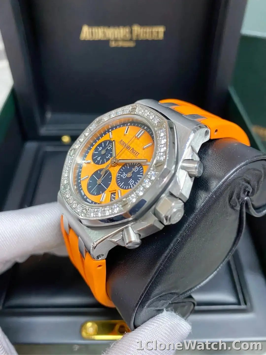Audemars Piguet Royal Oak Offshore Selfwinding Chronograph Orange 26231ST.ZZ.D070CA.01 - detail