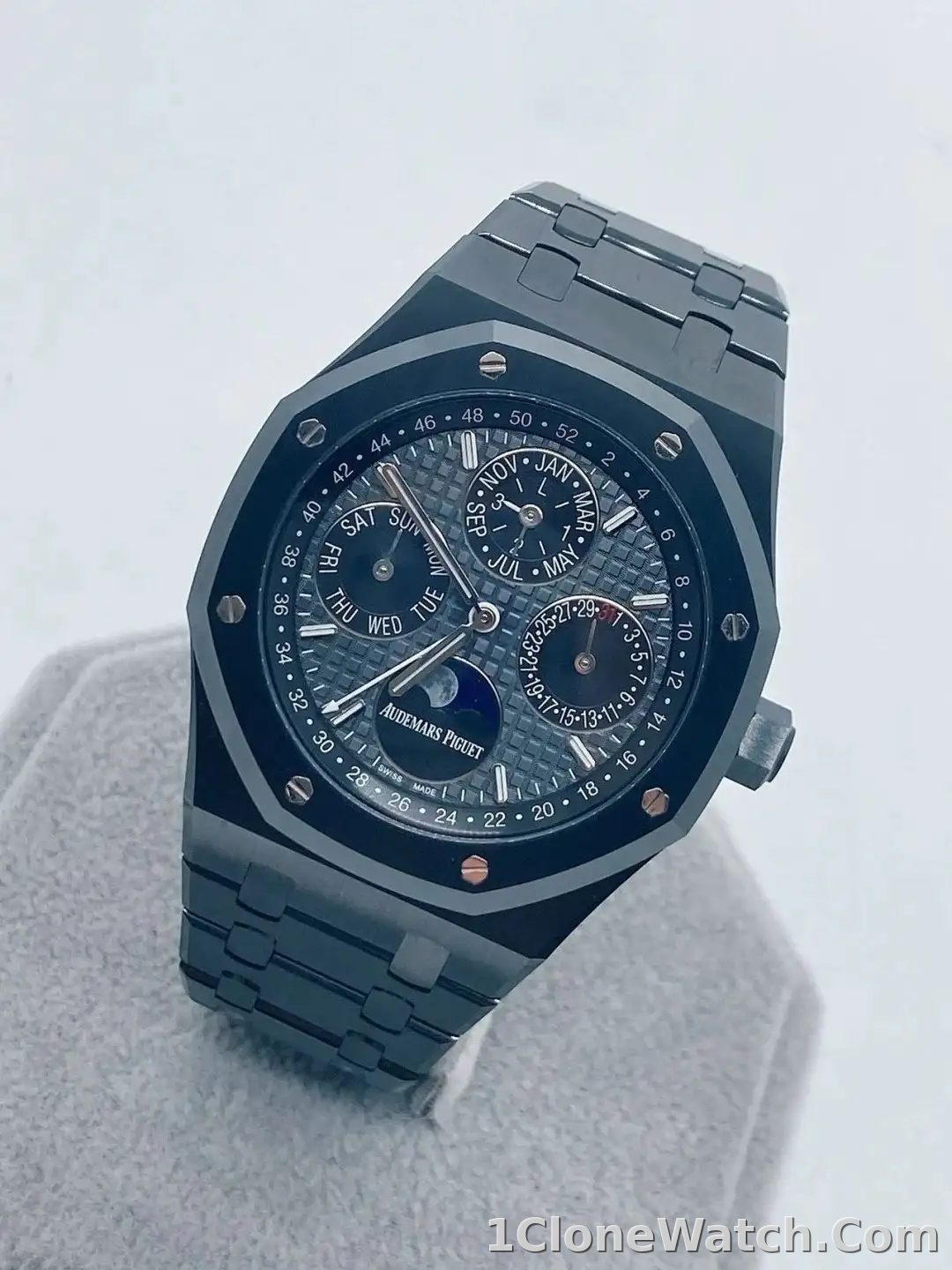 Audemars Piguet Royal Oak Perpetual Calendar Gray 26579CE.OO.1225CE.01 - detail