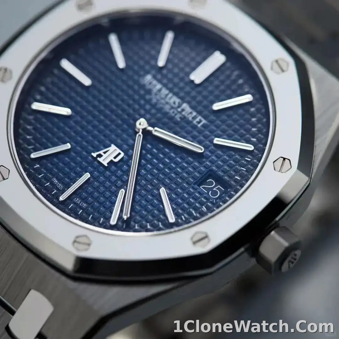 Audemars Piguet Royal Oak Jumbo Extra-Thin Blue 15202IP.OO.1240IP.01 - detail
