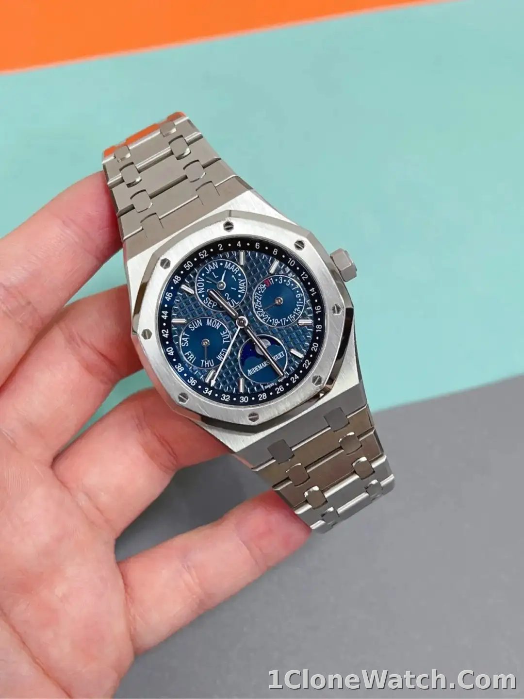 Audemars Piguet Royal Oak Perpetual Calendar Blue 26574ST.OO.1220ST.02 - detail