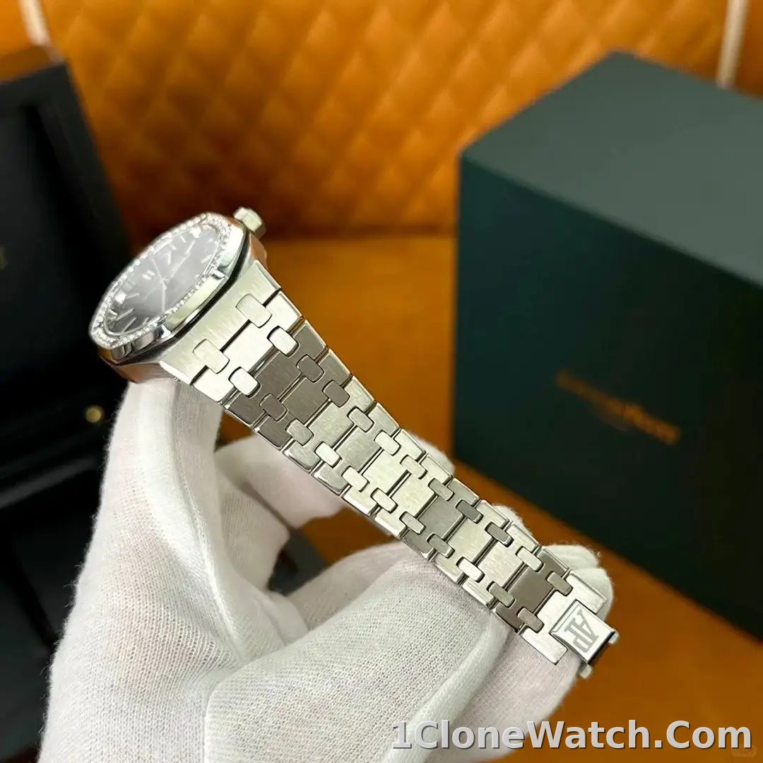 Audemars Piguet Royal Oak Selfwinding Black 15451ST.ZZ.1256ST.01 - detail