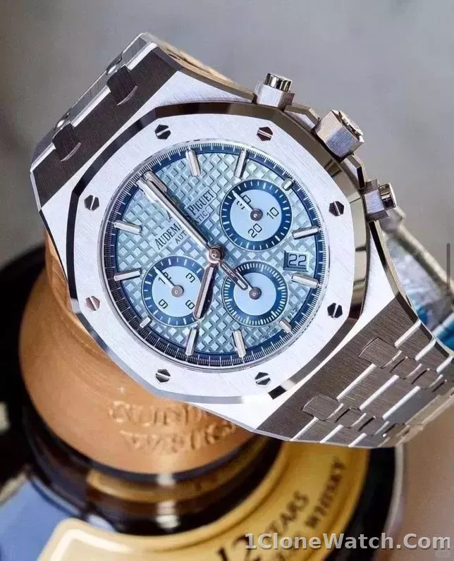 Audemars Piguet Royal Oak Selfwinding Chronograph Blue 26317BC.OO.1256BC.01 - detail
