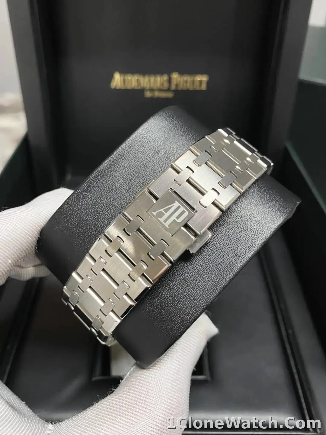 Audemars Piguet Royal Oak Selfwinding Chronograph Silver 26331ST.OO.1220ST.03 - detail
