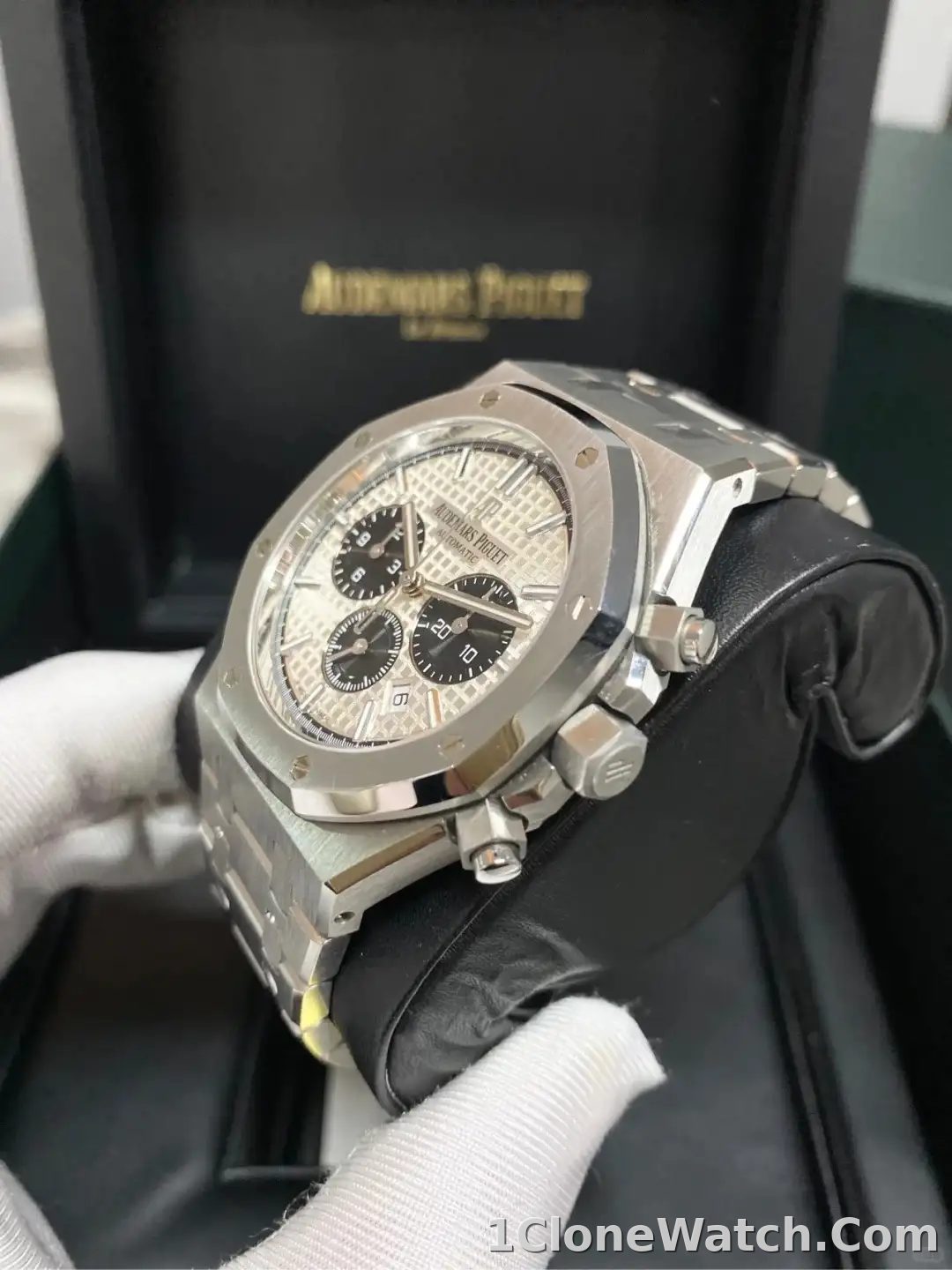 Audemars Piguet Royal Oak Selfwinding Chronograph Silver 26331ST.OO.1220ST.03 - detail