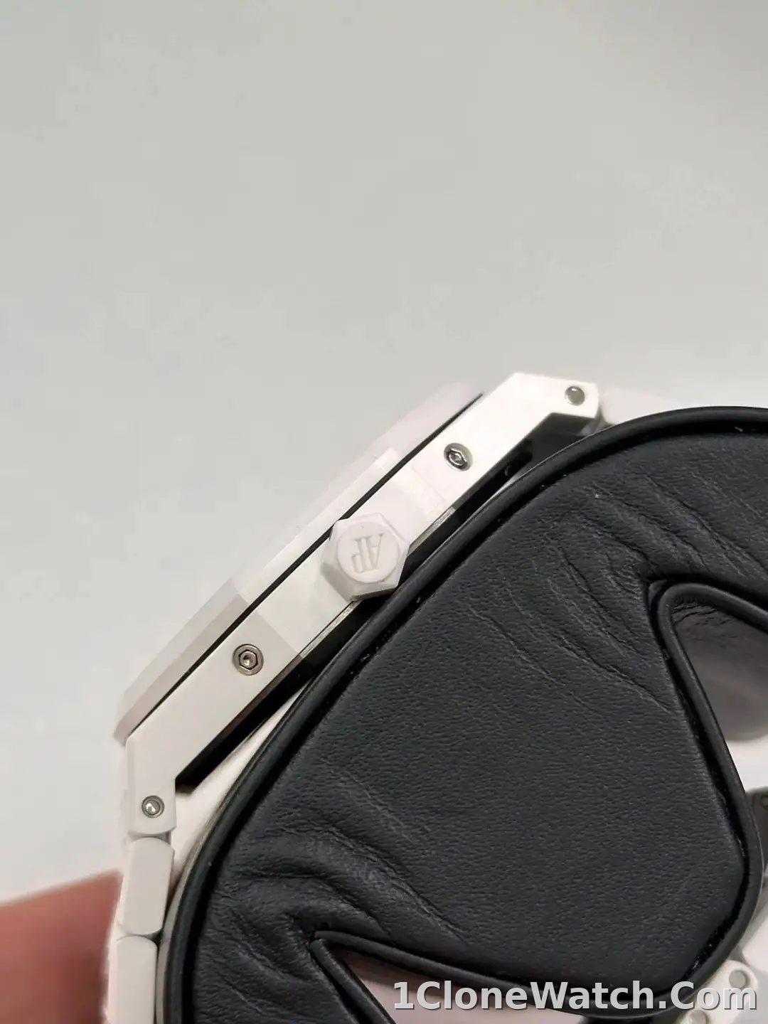 Audemars Piguet Royal Oak Perpetual Calendar Blue 26579CB.OO.1225CB.01 - detail