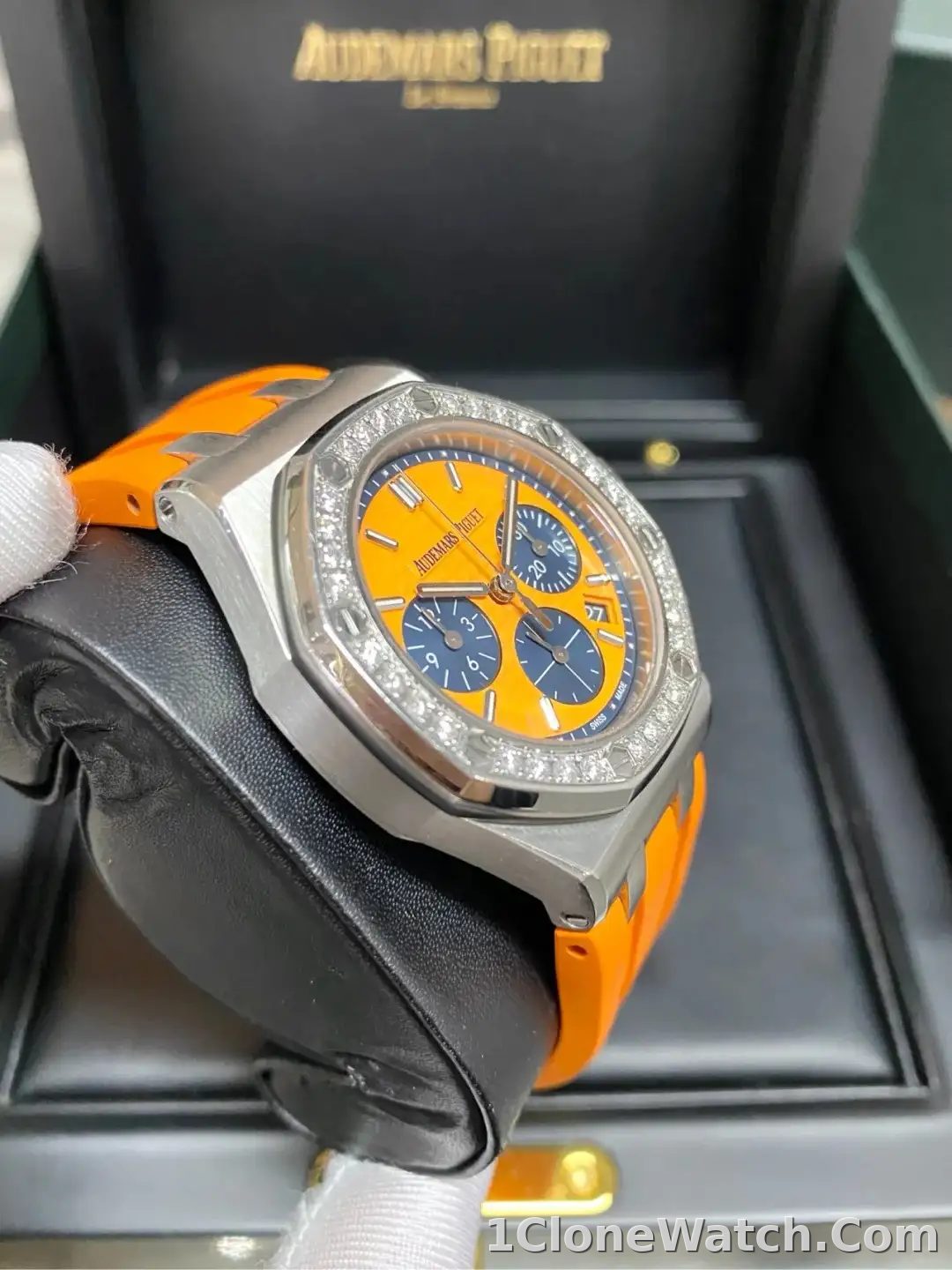 Audemars Piguet Royal Oak Offshore Selfwinding Chronograph Orange 26231ST.ZZ.D070CA.01 - detail