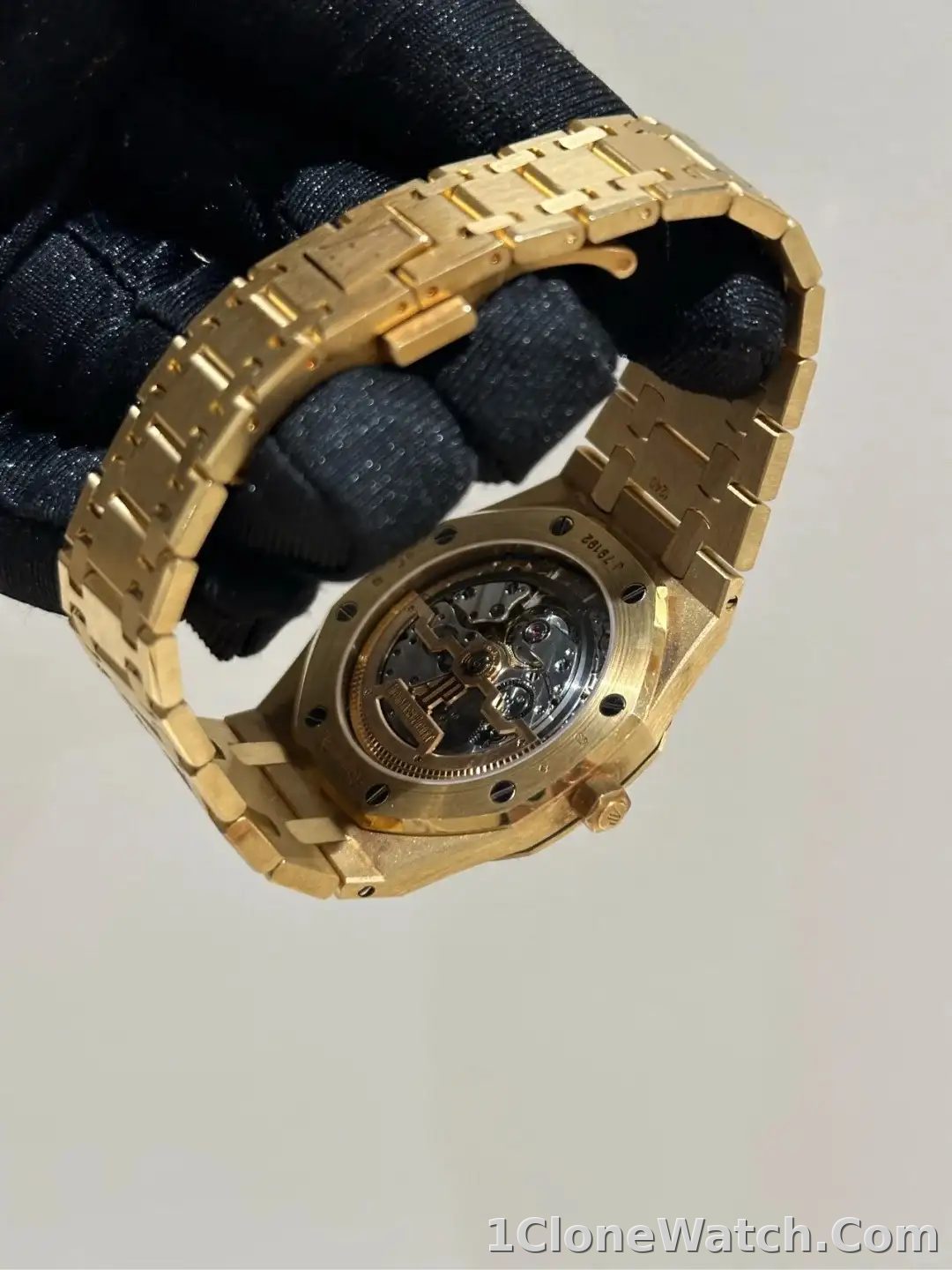 Audemars Piguet Royal Oak Jumbo Extra-Thin Blue 15202BA.OO.1240BA.01 - detail