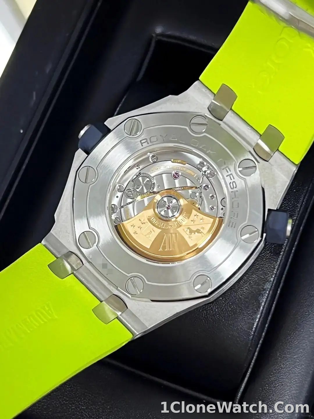 Audemars Piguet Royal Oak Offshore Diver Chronograph Green 26703ST.OO.A038CA.01 - detail