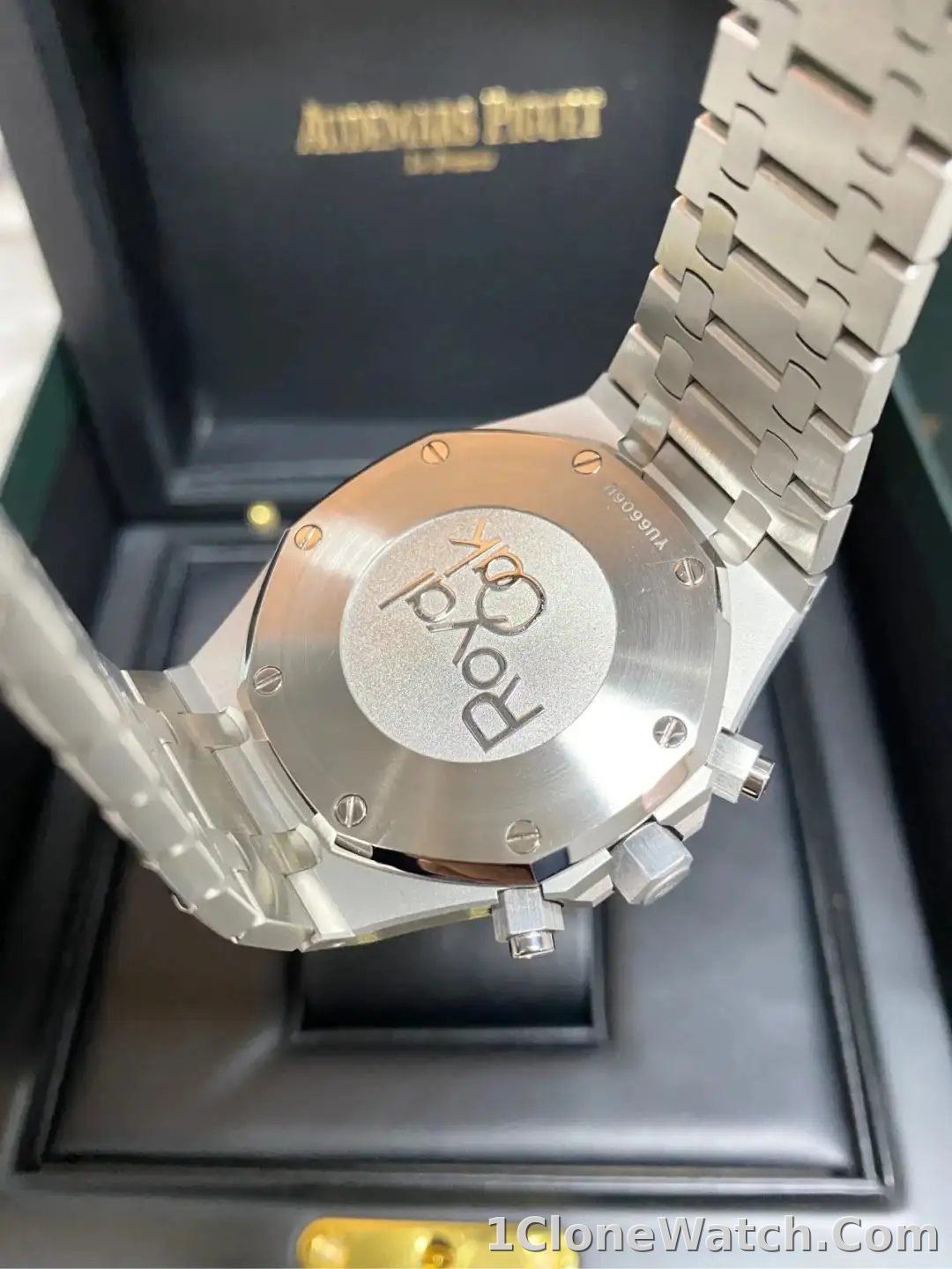 Audemars Piguet Royal Oak Selfwinding Chronograph Silver 26331ST.OO.1220ST.03 - detail