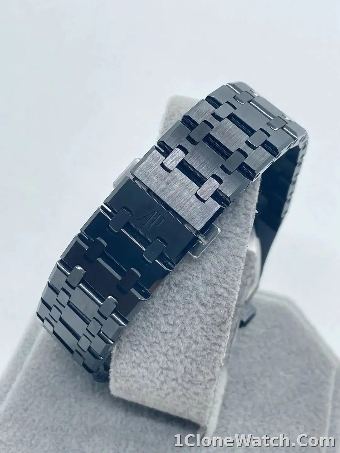 Audemars Piguet Royal Oak Perpetual Calendar Gray 26579CE.OO.1225CE.01 - detail