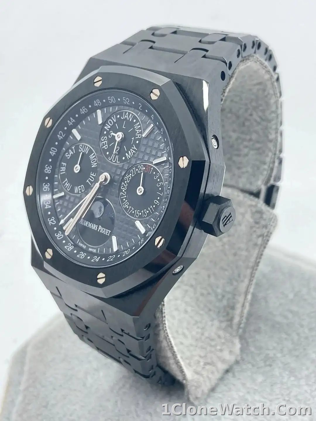 Audemars Piguet Royal Oak Perpetual Calendar Gray 26579CE.OO.1225CE.01 - detail
