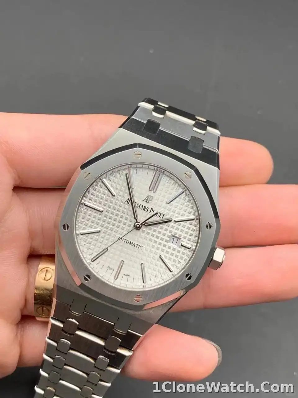 Audemars Piguet Royal Oak Selfwinding Silver 15400ST.OO.1220ST.02 - detail