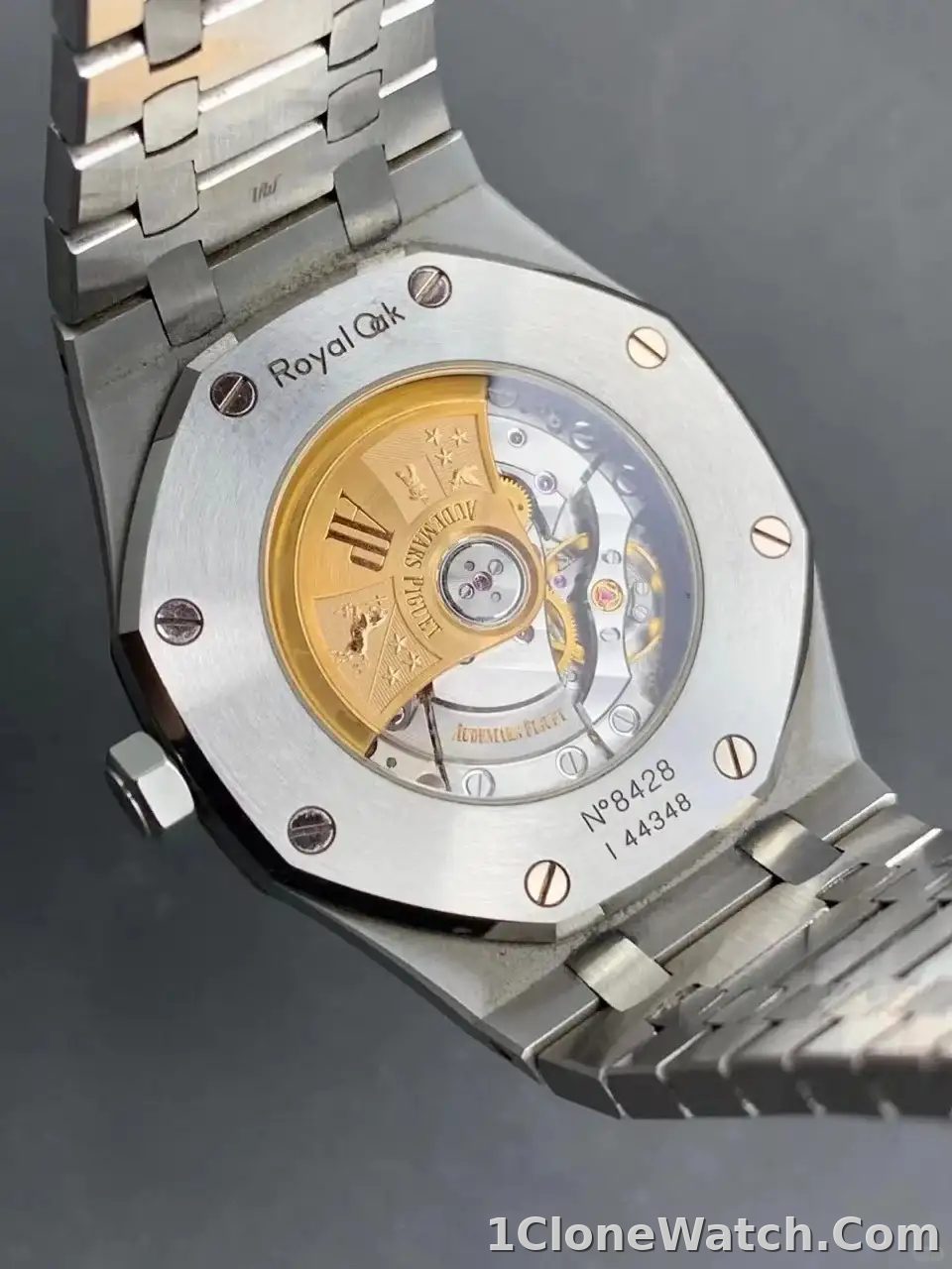 Audemars Piguet Royal Oak Selfwinding Silver 15400ST.OO.1220ST.02 - detail