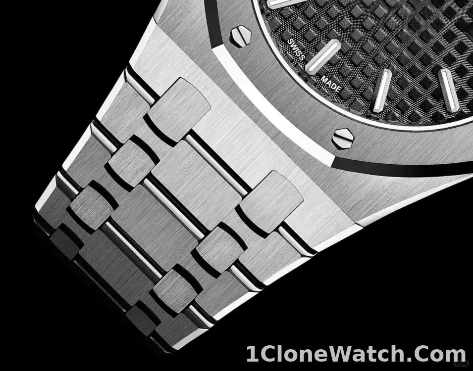 Audemars Piguet Royal Oak Quartz Black 67650ST.OO.1261ST.01 - detail