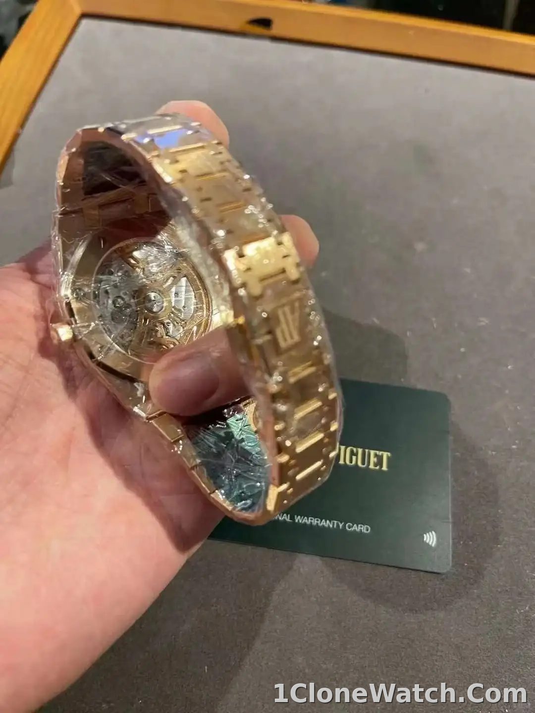 Audemars Piguet Royal Oak Quartz Brown 67650OR.OO.1261OR.01 - detail