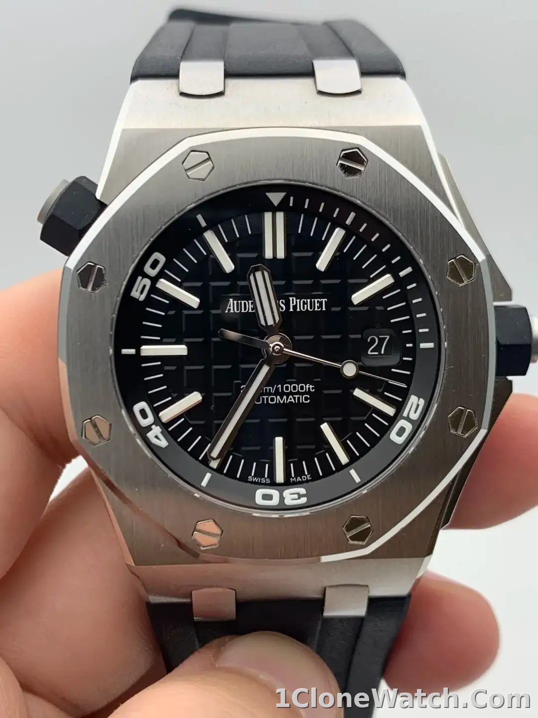 Audemars Piguet Royal Oak Offshore Diver Black 15710ST.OO.A002CA.01 - detail
