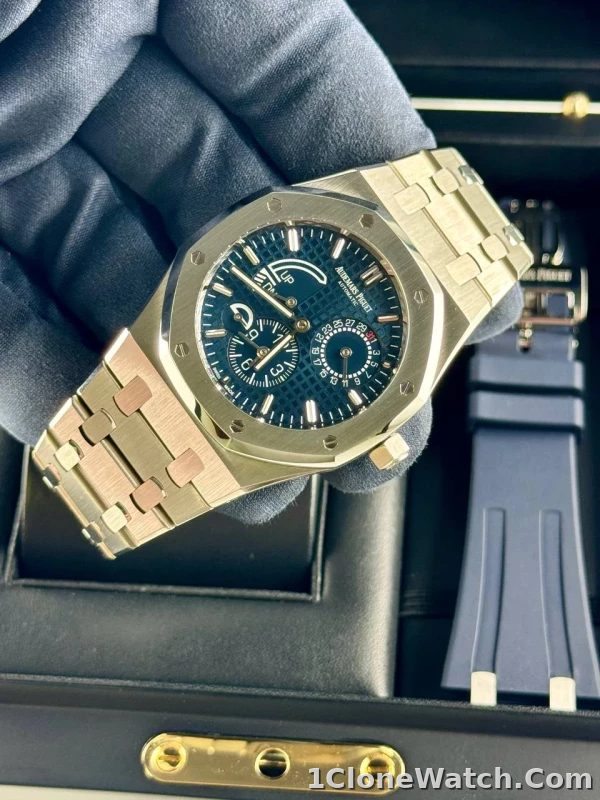 Audemars Piguet Royal Oak Dual Time Blue 26124ST.OO.D018CR.01 - detail