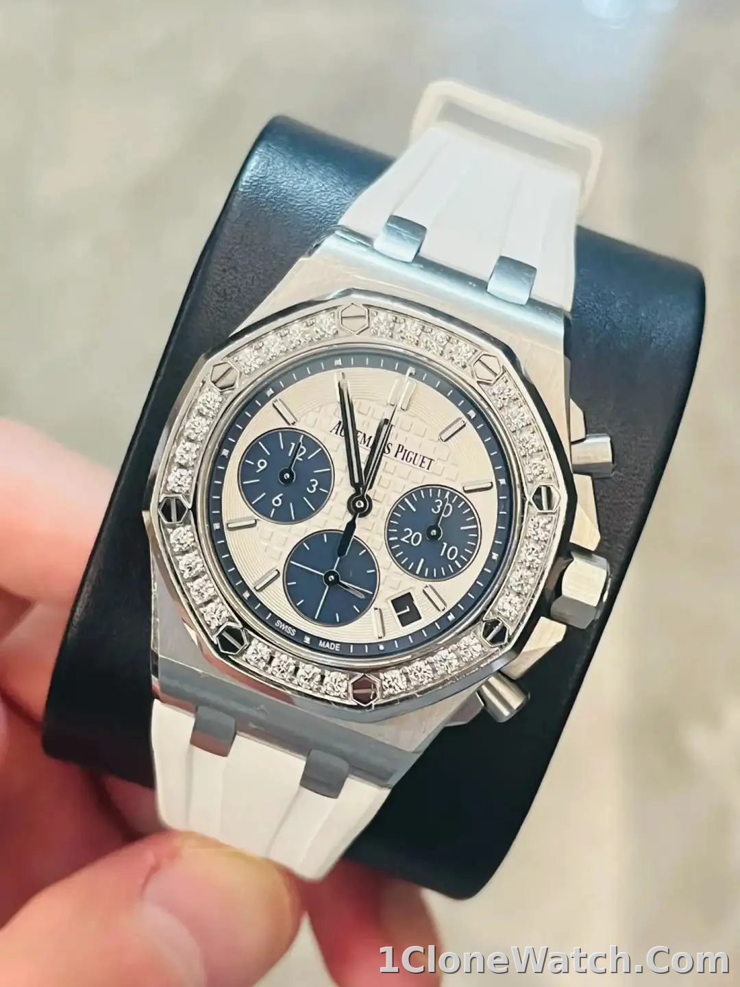 Audemars Piguet Royal Oak Offshore Selfwinding Chronograph Silver 26231ST.ZZ.D010CA.01 - detail