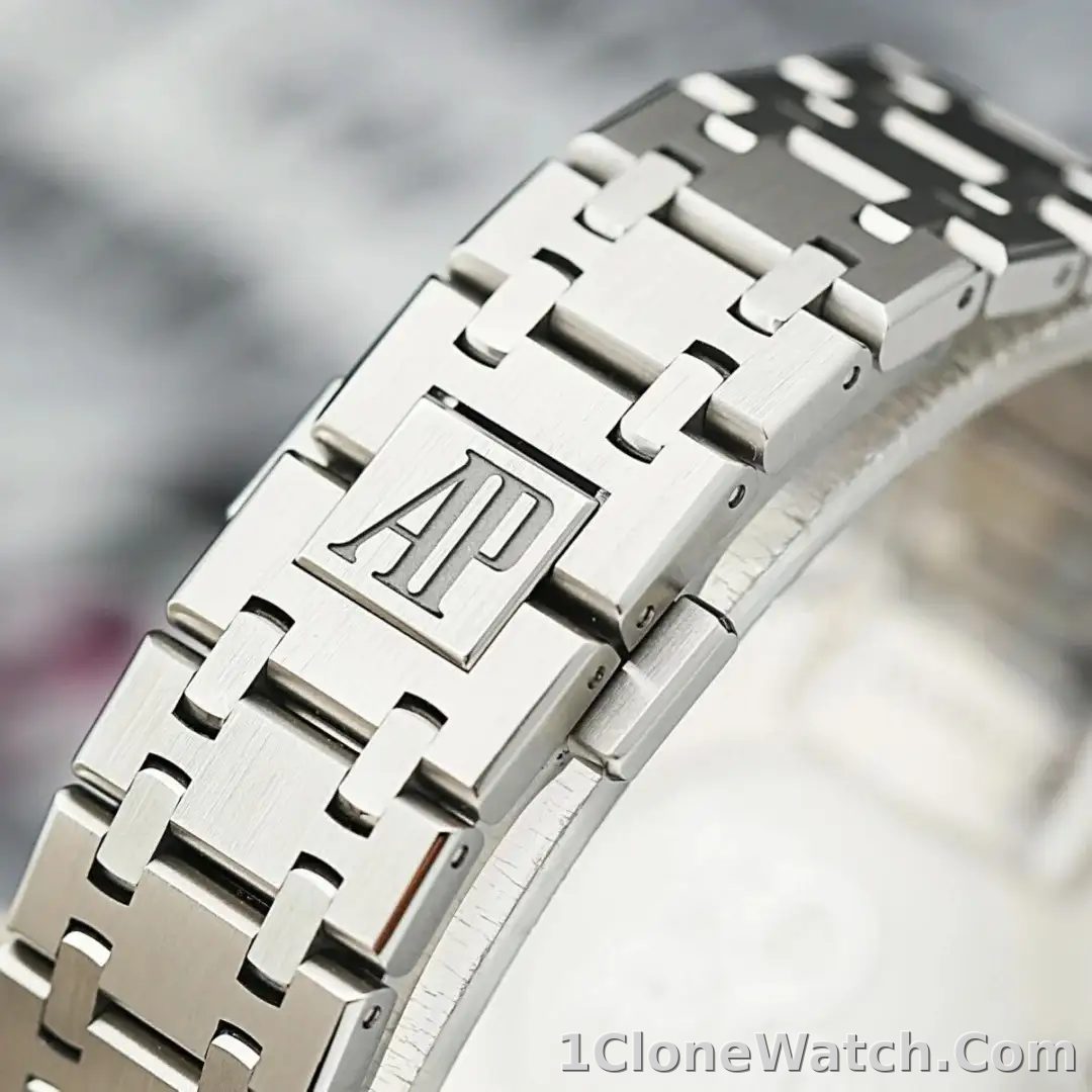 Audemars Piguet Royal Oak Offshore Selfwinding Chronograph Silver 26315ST.OO.1256ST.01 - detail