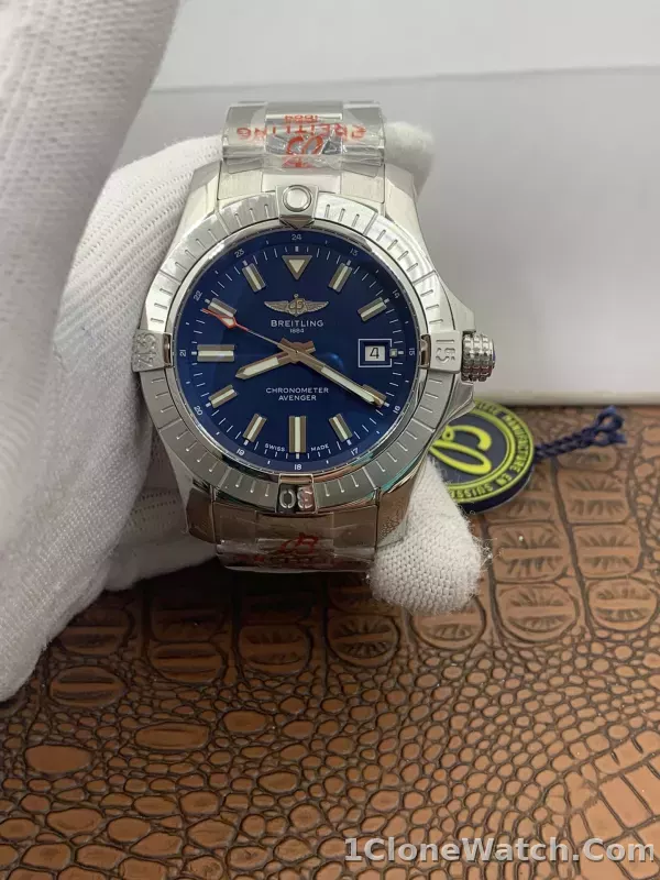 Breitling Avenger Automatic 43 A17318101C1A1