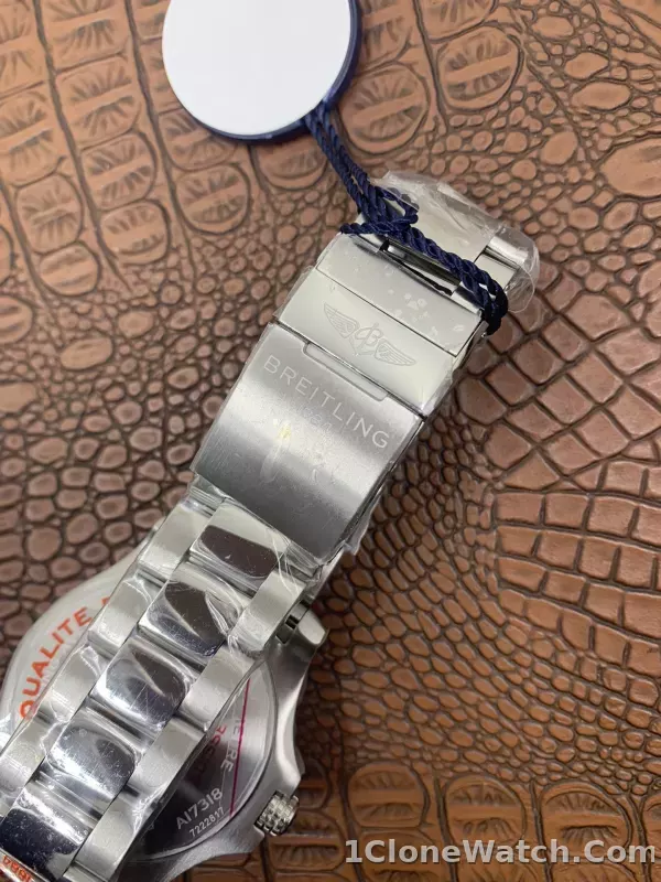 Breitling Avenger Automatic 43 A17318101C1A1 - detail