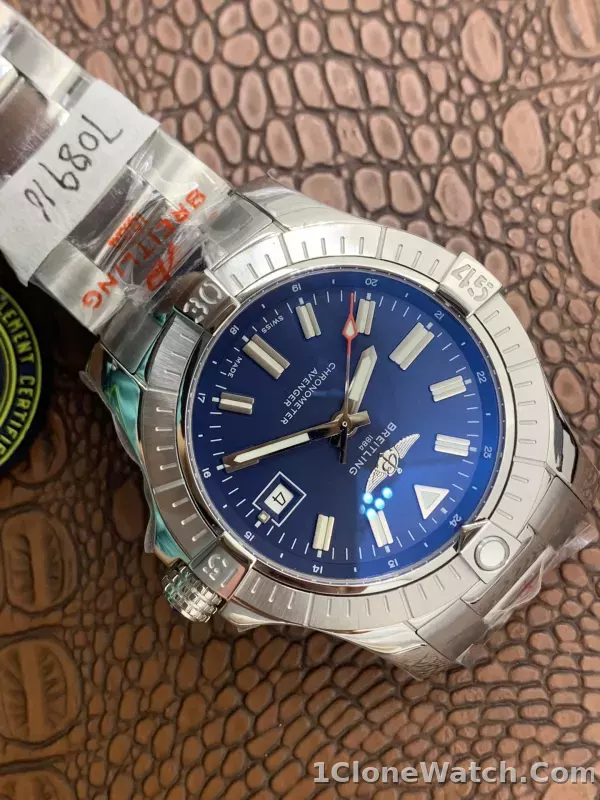 Breitling Avenger Automatic 43 A17318101C1A1 - detail