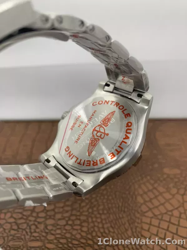 Breitling Avenger Automatic 43 A17318101C1A1 - detail