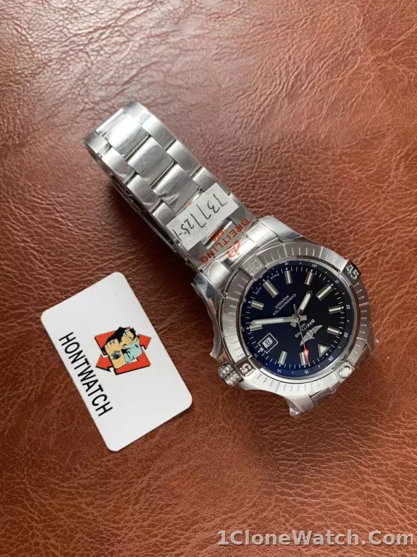 Breitling Avenger Automatic GMT 43 A32397101B1A1 - detail