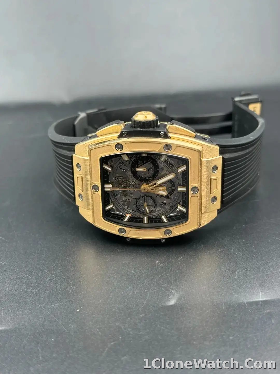 Hublot Spirit Of Big Bang Men Automatic Rubber Watch 642.VX.0130.RX - detail