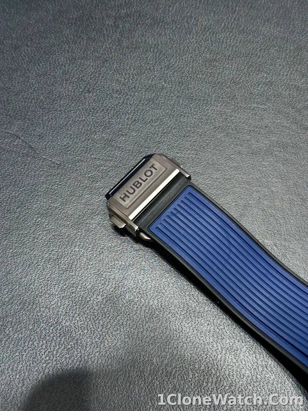 Hublot Spirit Of Big Bang Men Automatic Blue Rubber Watch 641.NX.7170.RX - detail