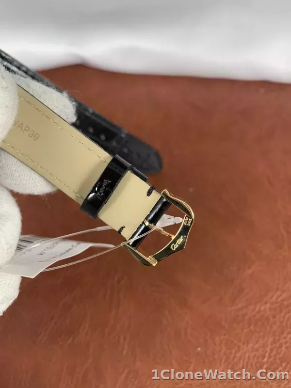 Cartier Tank Louis W1529756 Gold - detail