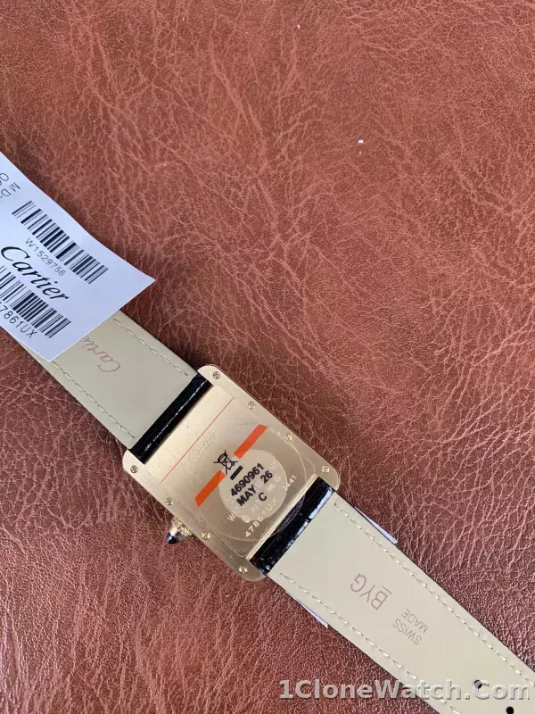 Cartier Tank Louis W1529756 Gold - detail