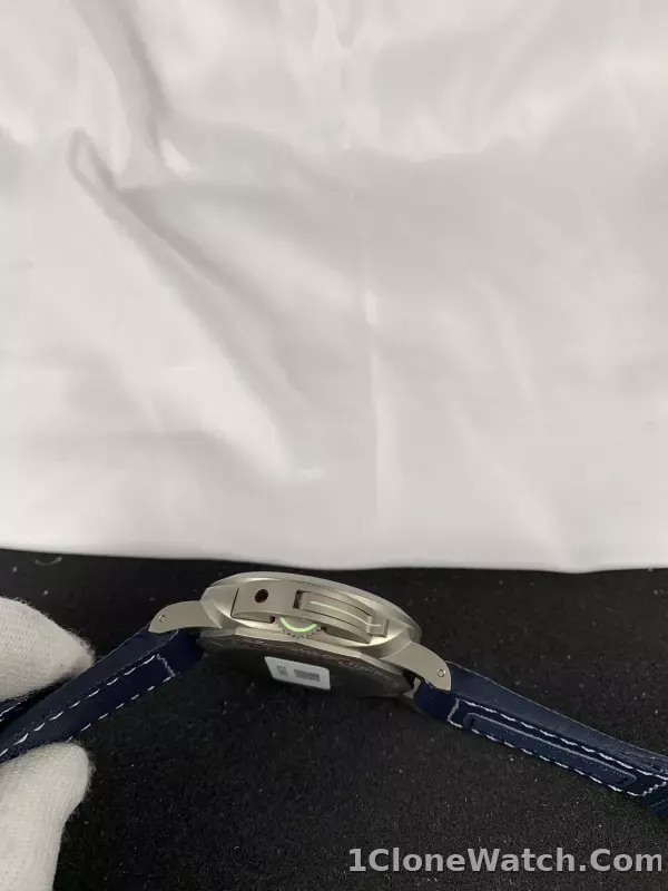 Panerai Luminor PAM01117 - detail