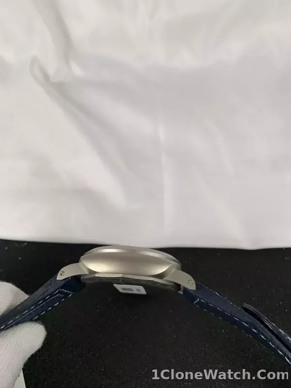 Panerai Luminor PAM01117 - detail