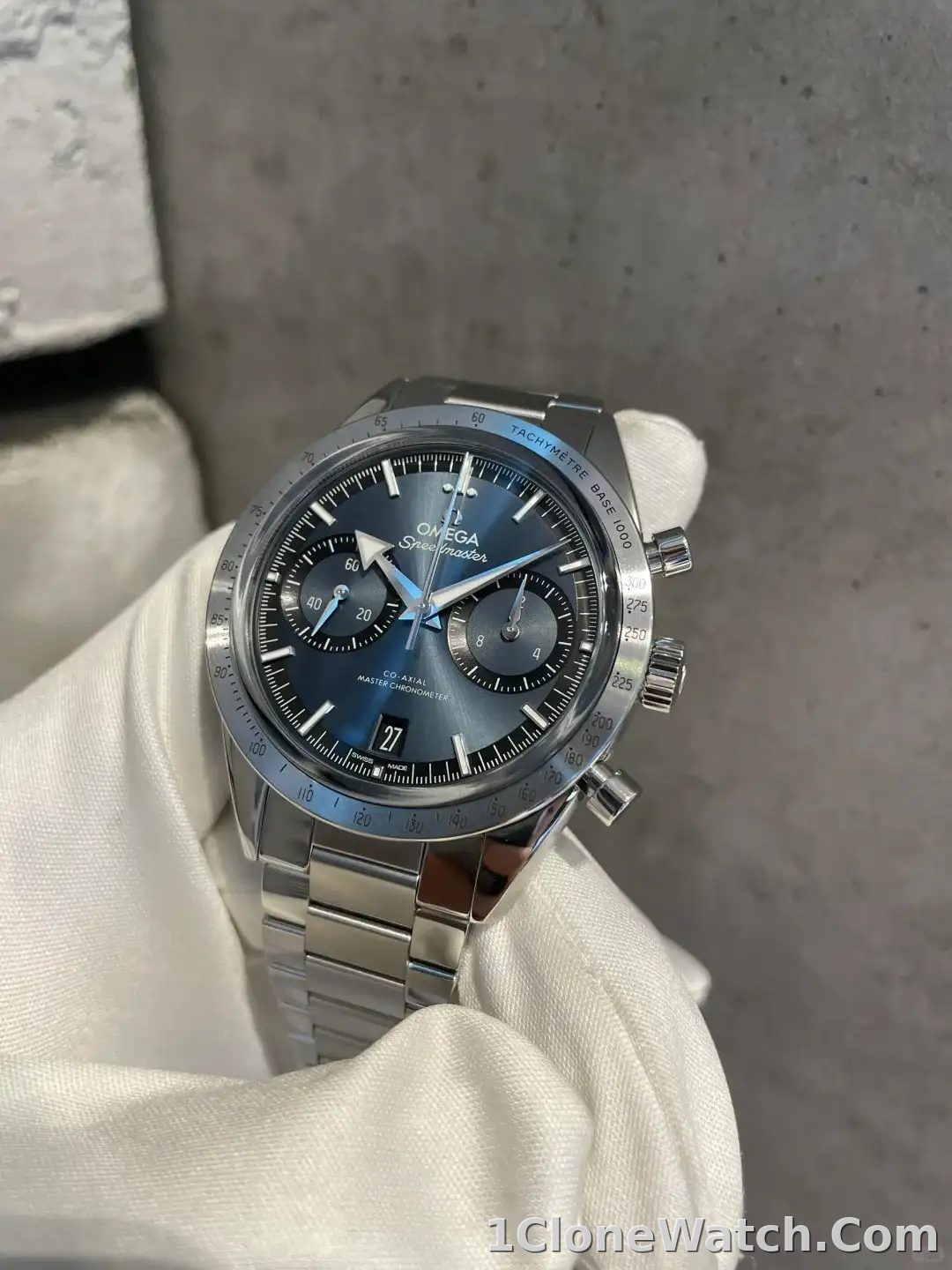 Omega Speedmaster Men Automatic Blue Stainless Steel Watch O33210415103001 - detail