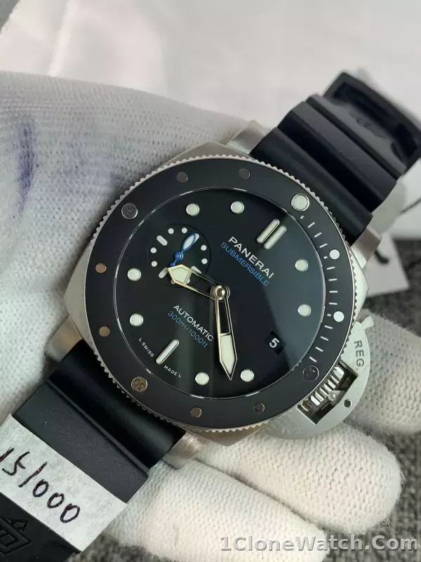 Panerai Luminor Submersible 3 Days Automatic Acciaio 42mm PAM00683 - detail