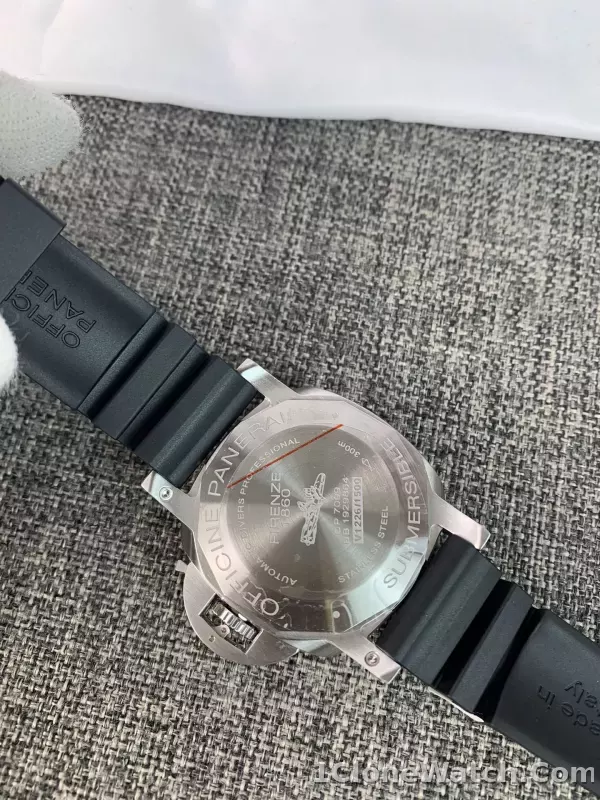Panerai Luminor Submersible 3 Days Automatic Acciaio 42mm PAM00683 - detail