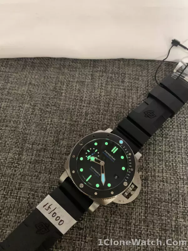 Panerai Luminor Submersible 3 Days Automatic Acciaio 42mm PAM00683 - detail