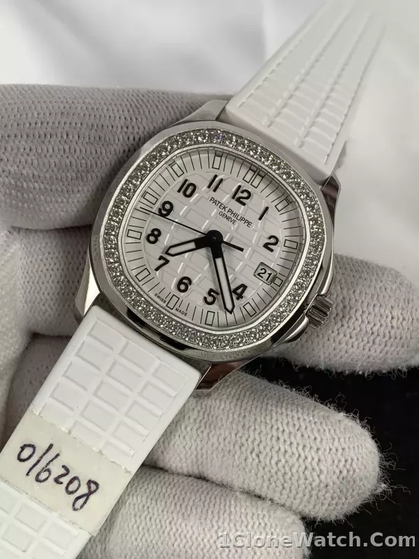 Patek Philippe Aquanaut 5267/200A - detail