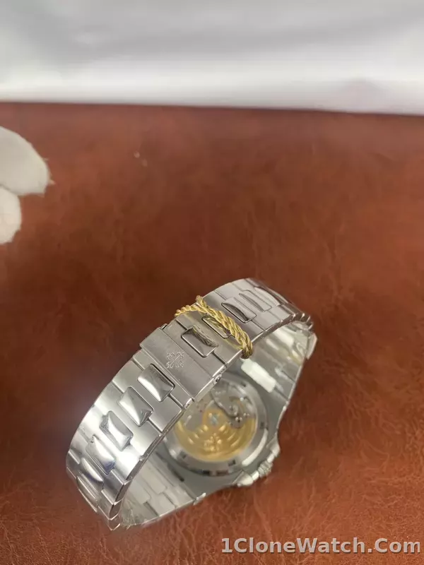 Patek Philippe Nautilus 5711/1A-011 - detail