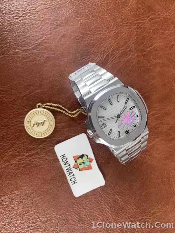 Patek Philippe Nautilus 5711/1A-011 - detail