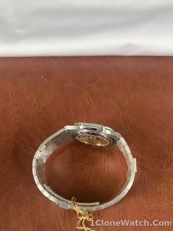 Patek Philippe Nautilus 5711/1A-011 - detail