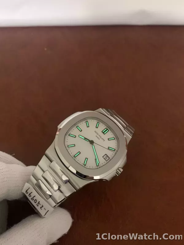Patek Philippe Nautilus 5711/1A-011 - detail