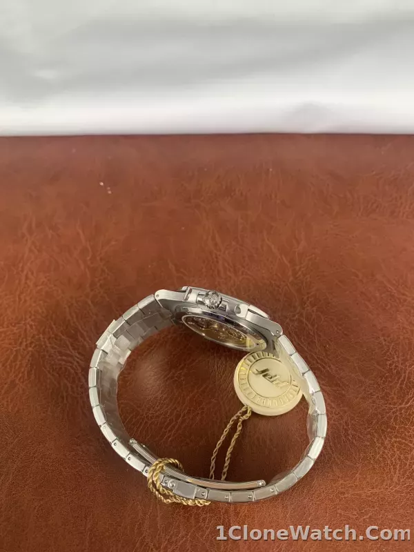 Patek Philippe Nautilus 5711/1A-011 - detail