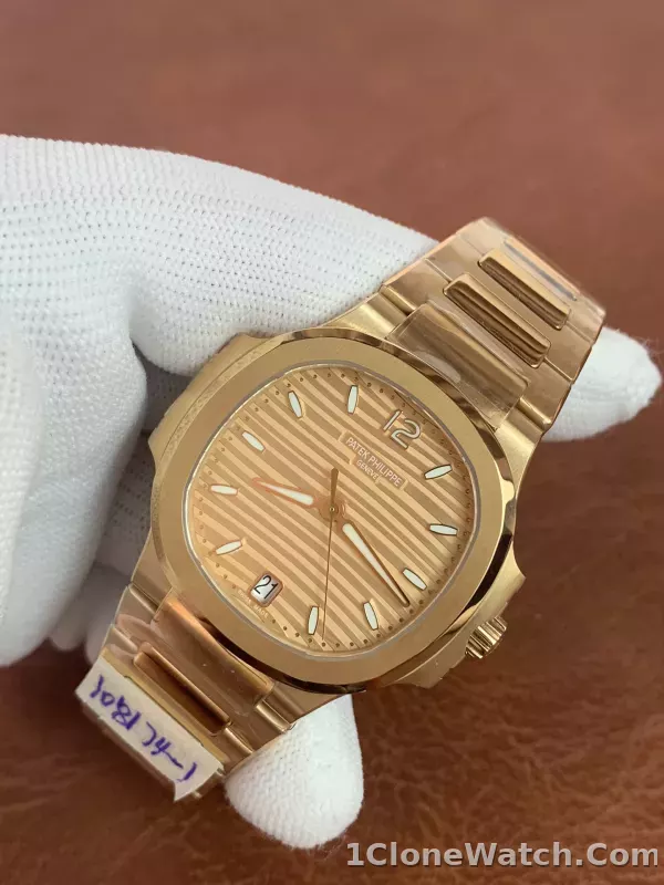 Patek Philippe Nautilus Ladies 35mm 7118/1R-010 - detail