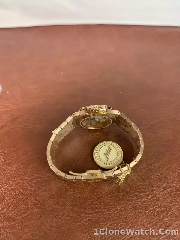 Patek Philippe Nautilus Ladies 35mm 7118/1R-010 - detail